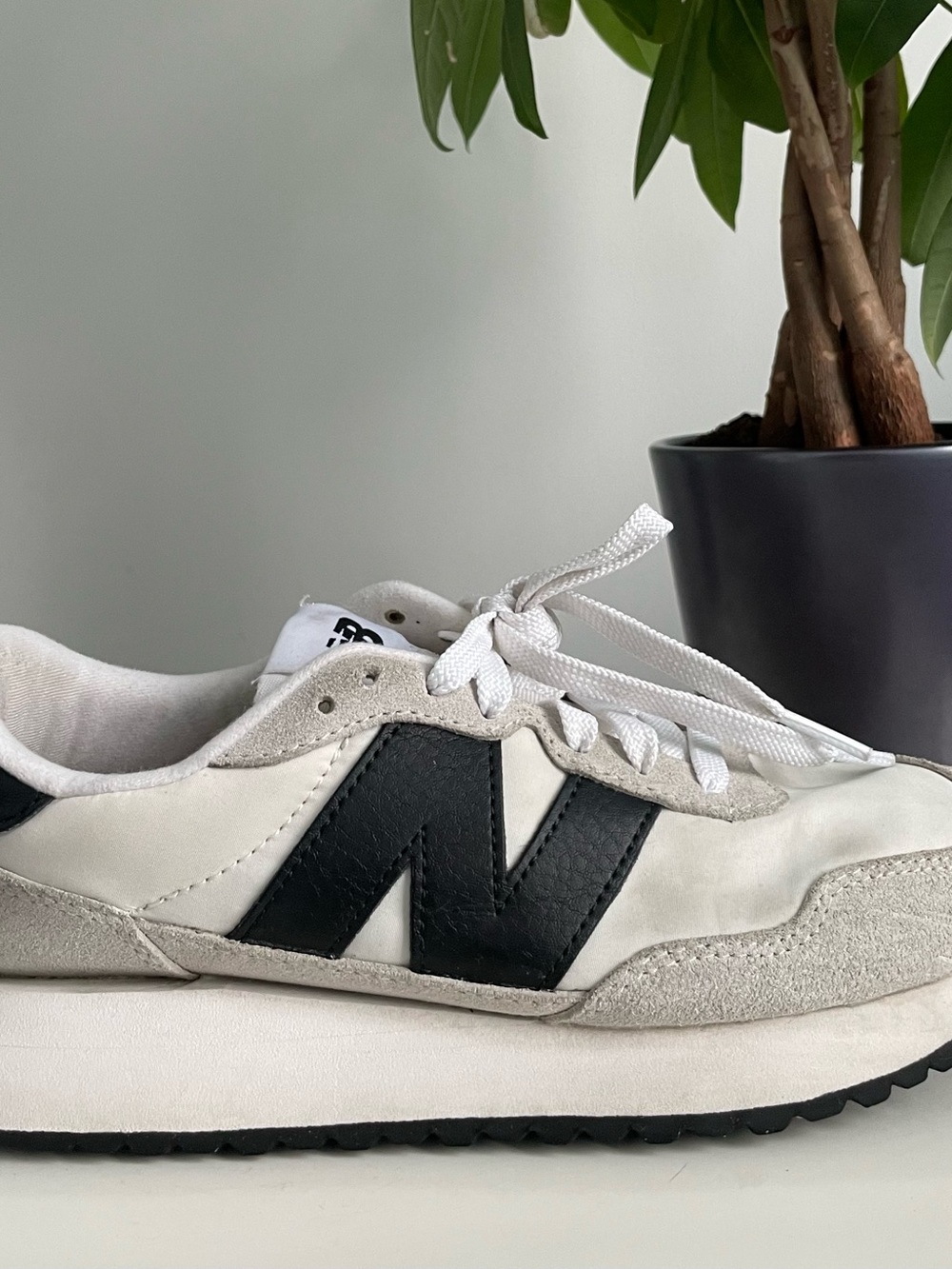 Women Size 7.5 New Balance 237
Sea Salt Black White Shoes